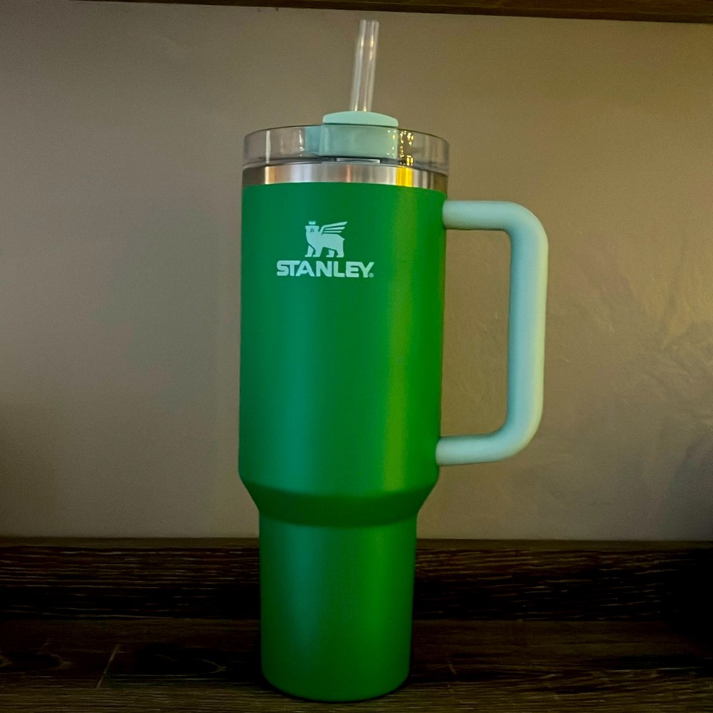 💚 NEW- Stanley 40oz 💚
